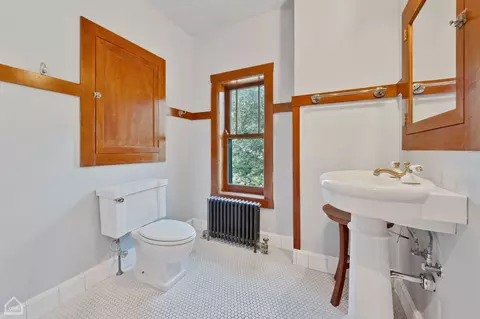 Bath - 1201 E 56th St, Chicago, IL 60637 photo 3 of 4