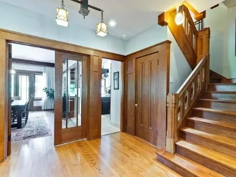 Entry Way - 1201 E 56th St, Chicago, IL 60637 photo 2 of 3
