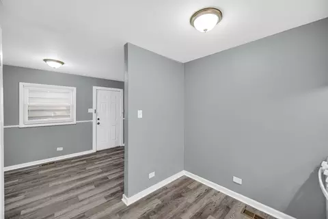 Entry Way - 911 E 76th St, Chicago, IL 60619 photo 2 of 2