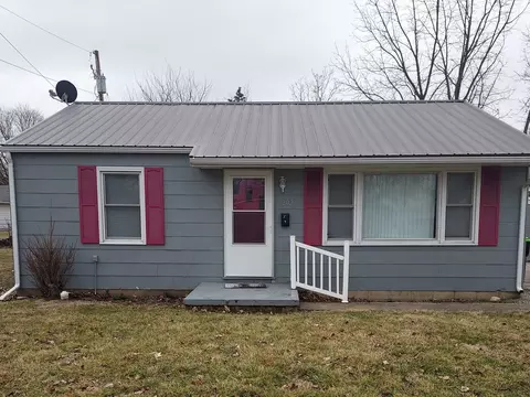 202 S Embarrass Ave, Tuscola, IL 61953