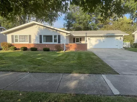 423 Harmony Dr, North Aurora, IL 60542