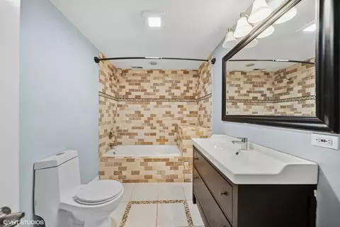 Bath - 4759 S Forrestville Ave #1W, Chicago, IL 60615 photo 3 of 3
