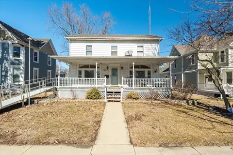321 E 2nd St, El Paso, IL 61738
