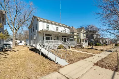 Exterior - 321 E 2nd St, El Paso, IL 61738 photo 3 of 11