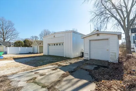 Exterior - 321 E 2nd St, El Paso, IL 61738 photo 10 of 11