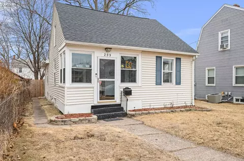 209 S Hazelwood Ave, Davenport, IA 52802