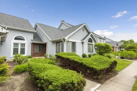 6 Hastings Ln #6, Lincolnshire, IL 60069