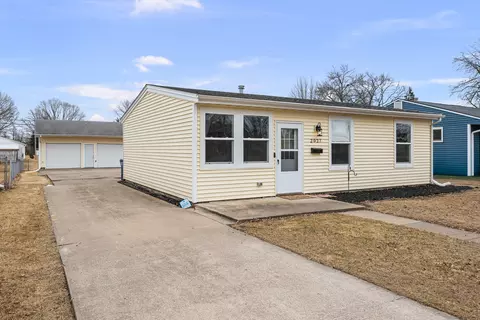 2027 N Michigan Ave, Davenport, IA 52804