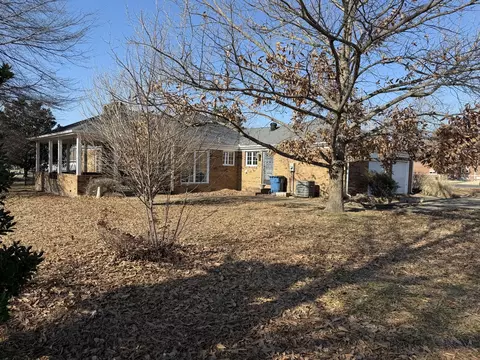 Exterior - 707 E Boulevard St, Marion, IL 62959 photo 7 of 11