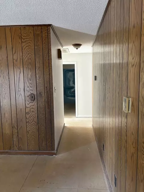 Entry Way - 707 E Boulevard St, Marion, IL 62959 photo 2 of 6