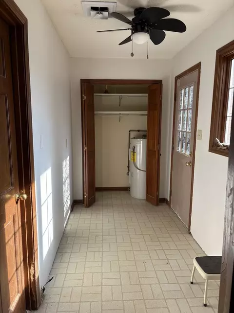 Entry Way - 707 E Boulevard St, Marion, IL 62959 photo 6 of 6