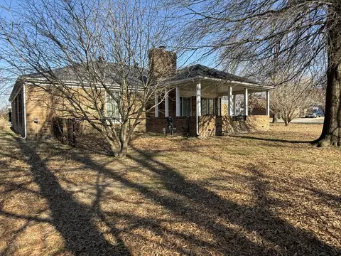 Exterior - 707 E Boulevard St, Marion, IL 62959 photo 5 of 11