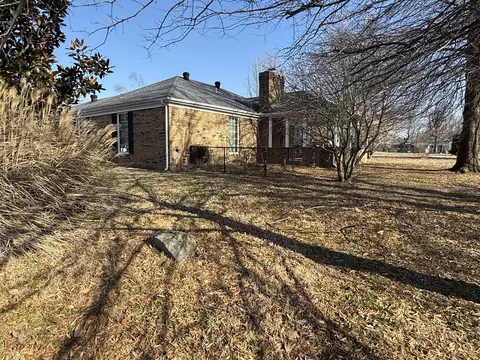 Exterior - 707 E Boulevard St, Marion, IL 62959 photo 4 of 11