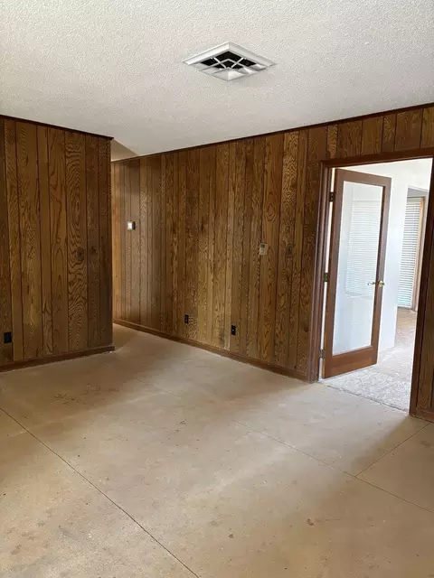 Living - 707 E Boulevard St, Marion, IL 62959 photo 3 of 3