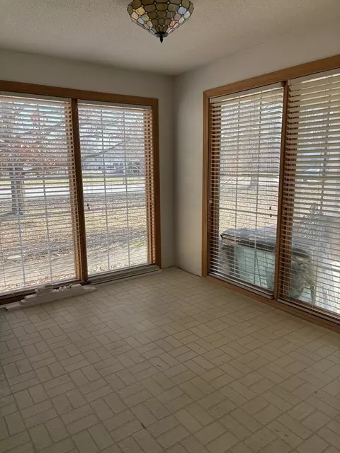 Exterior - 707 E Boulevard St, Marion, IL 62959 photo 10 of 11