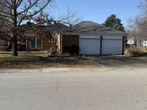 Exterior - 707 E Boulevard St, Marion, IL 62959 photo 8 of 11