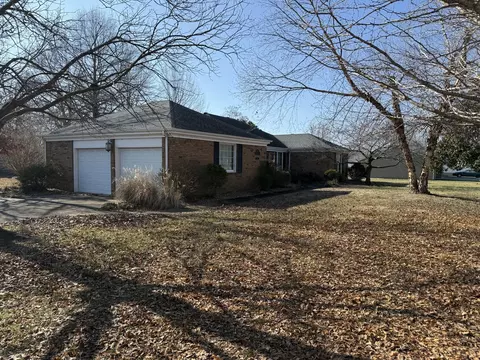 Exterior - 707 E Boulevard St, Marion, IL 62959 photo 9 of 11