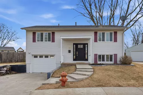 368 33rd Avenue Ct, East Moline, IL 61244