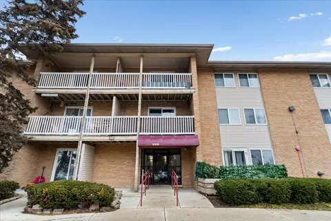 930 Beau Dr #312, Des Plaines, IL 60016