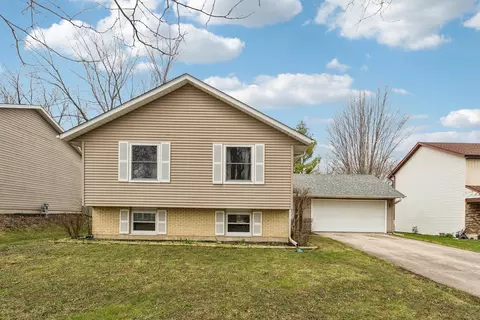 10 S Deerpath Dr, Vernon Hills, IL 60061