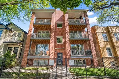 3708 W Cornelia Ave #1E, Chicago, IL 60618