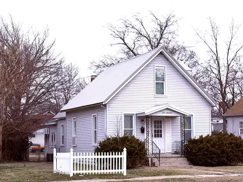 518 E Noleman St, Centralia, IL 62801