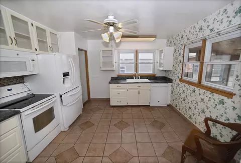 Kitchen - 601 Arch St, Ottawa, IL 61350 photo 2 of 2