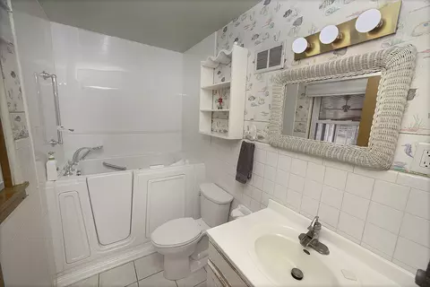 Bath - 601 Arch St, Ottawa, IL 61350 photo 1 of 1