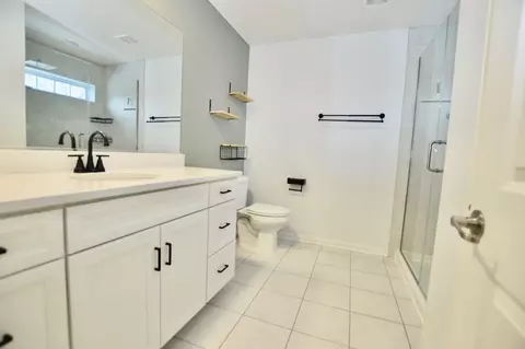 Bath - 1029 Draper Rd, Mchenry, IL 60050 photo 1 of 5