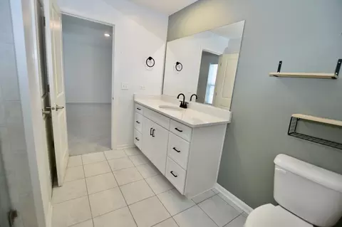 Bath - 1029 Draper Rd, Mchenry, IL 60050 photo 2 of 5