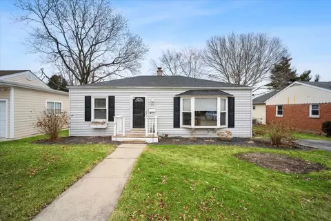 29 N Linden Ave, Palatine, IL 60074
