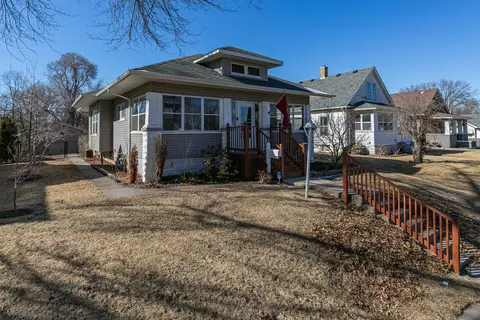 1734 N Howell St, Davenport, IA 52804