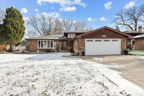 10033 S 87th Ave, Palos Hills, IL 60465