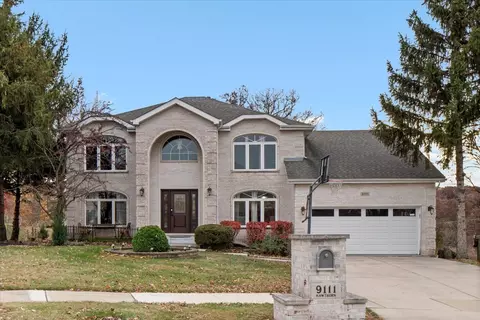 9111 Hawthorn Dr, Hickory Hills, IL 60457