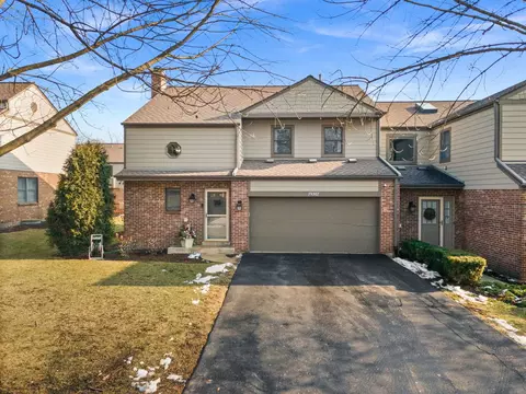 7 S367 Augusta Ln, Naperville, IL 60540