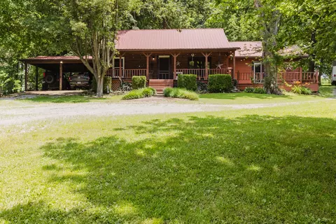 690 Ganntown Ln, Grantsburg, IL 62943