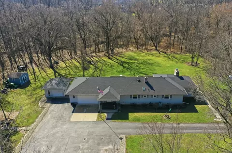 2 Rohe Ln, Crete, IL 60417