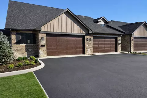 9039 111 St, Palos Hills, IL 60465