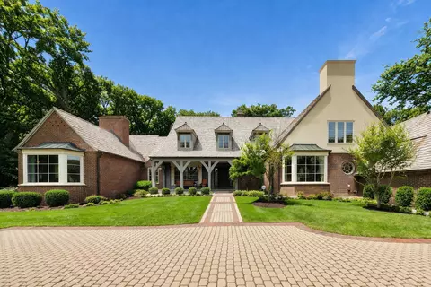 3 Goose Lake Dr, Barrington Hills, IL 60010