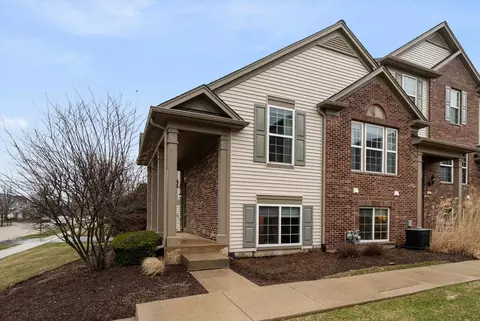 Exterior - 240 Devoe Dr, Oswego, IL 60543 photo 2 of 4