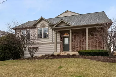 240 Devoe Dr, Oswego, IL 60543