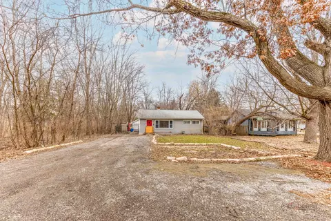 3203 S Bergman Dr, Holiday Hills, IL 60051