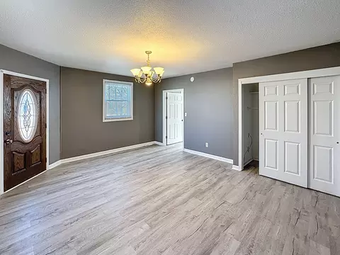Living - 848 20th Ave, Moline, IL 61265 photo 6 of 6
