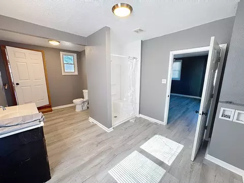 Bath - 848 20th Ave, Moline, IL 61265 photo 1 of 2