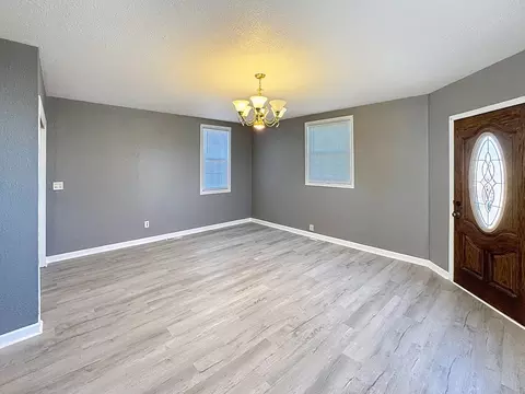 Living - 848 20th Ave, Moline, IL 61265 photo 5 of 6