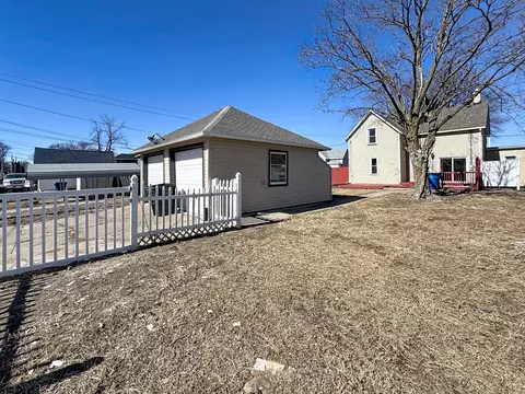 Exterior - 848 20th Ave, Moline, IL 61265 photo 2 of 2