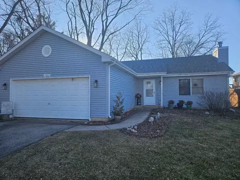 1523 Washington St, Lake In The Hills, IL 60156