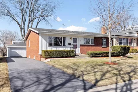 508 N Elmhurst Ave, Mount Prospect, IL 60056