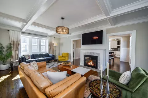 325 N Wright St, Naperville, IL 60540 photo 5