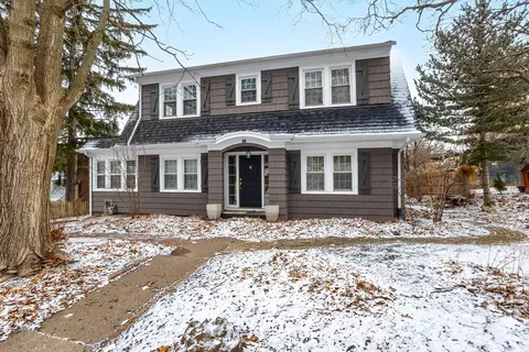 70 Crestwood Ter, Davenport, IA 52803